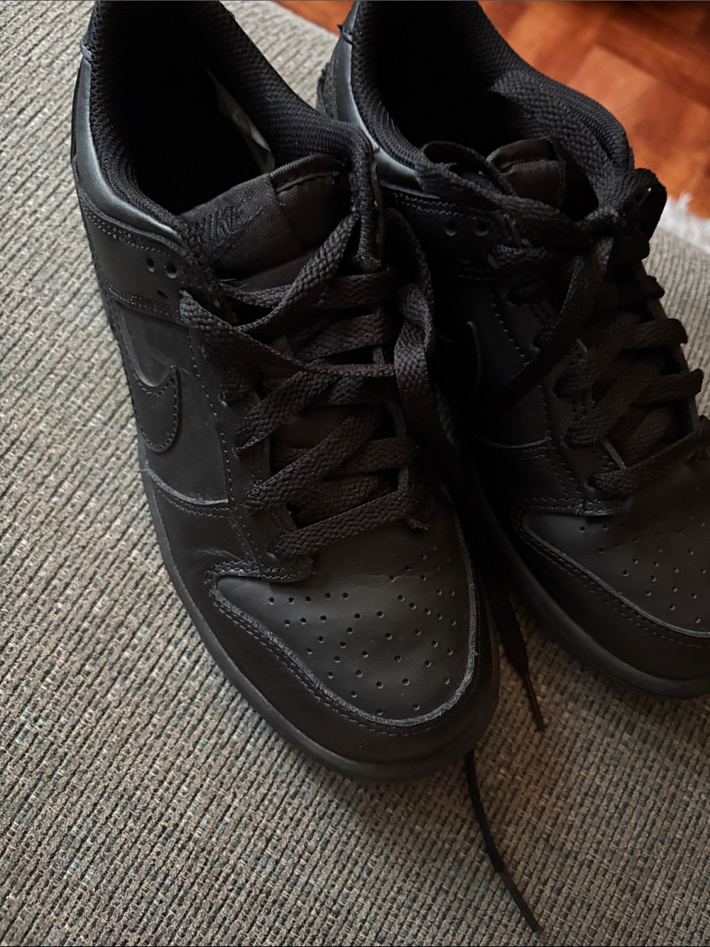 Nike Menโs Black Low-Top Sneakers